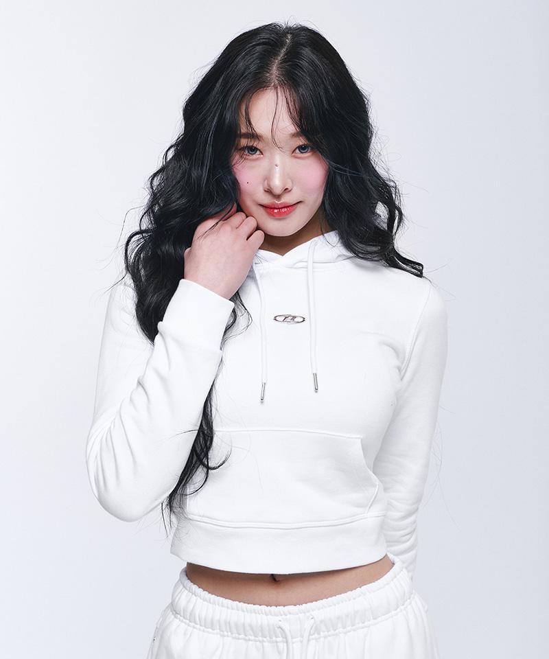 W B PENDANT COTTON CROP HOODIE [WHITE]