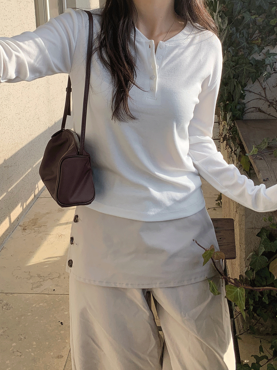 메브 단추 티셔츠