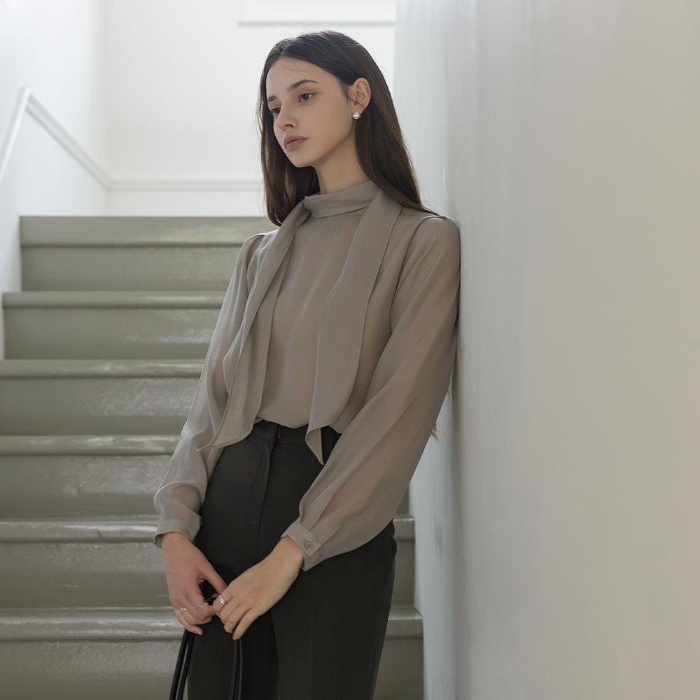 랠리 시스루 타이넥 블라우스