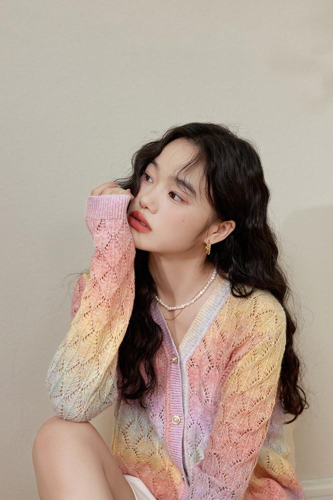 [KUOSE] 쿠오세 여성 그라데이션 브이넥 가을 가디건