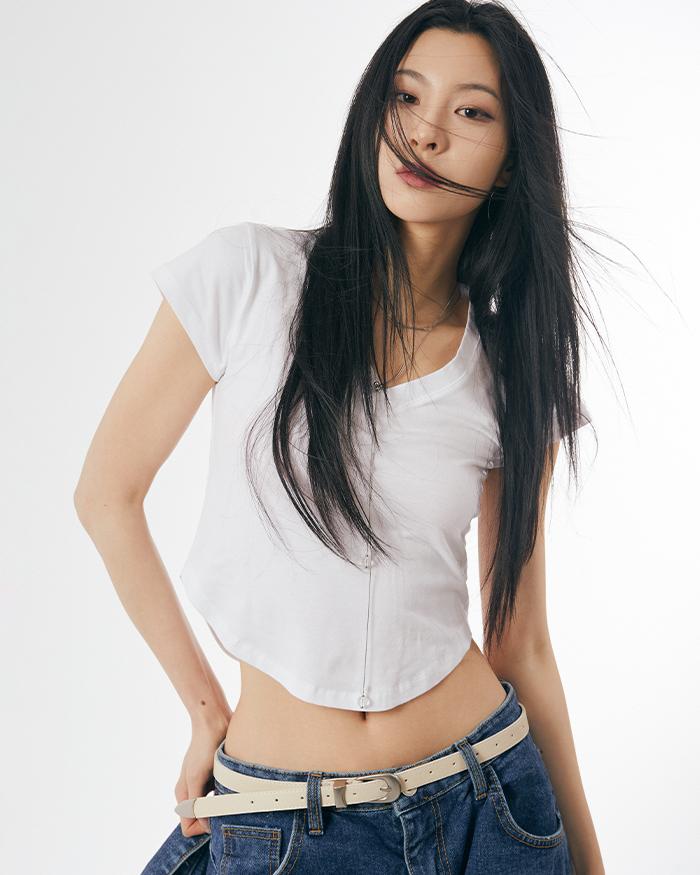 헤스티아 브이넥 아치 크롭 티셔츠