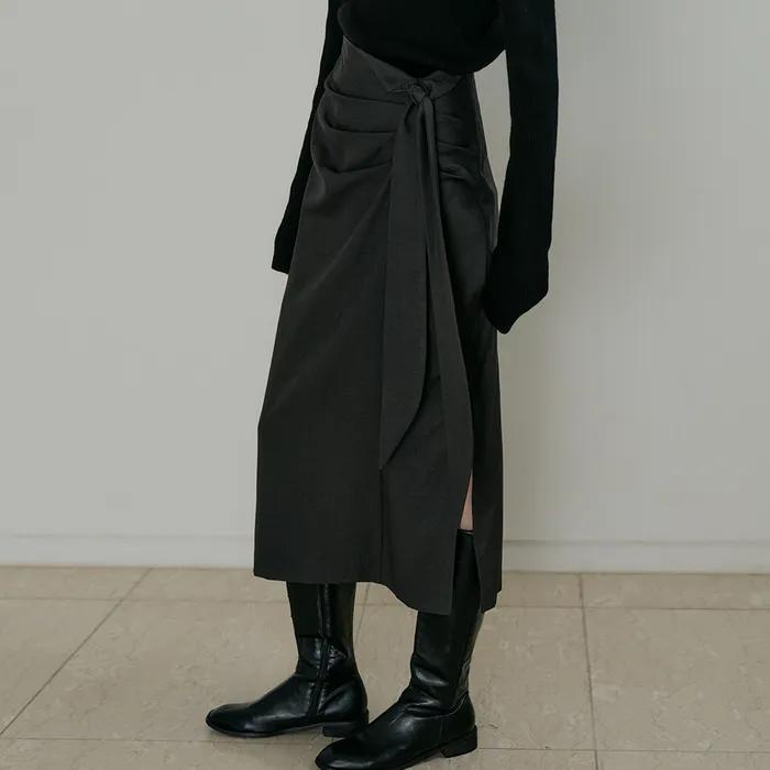 comos 1507 belted point side slit skirt (charcoal)