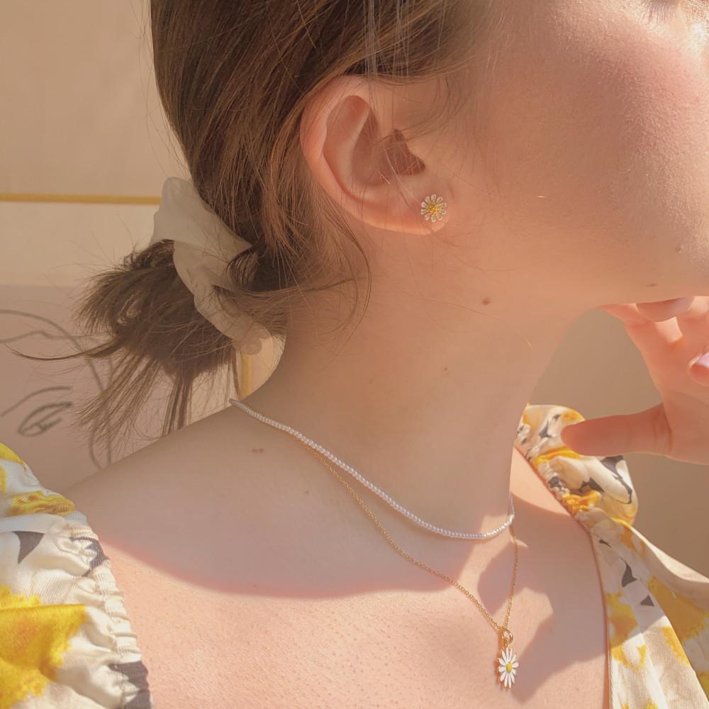 [ITZY채령 착용] Jeanne Daisy Earrings 잔느 데이지 이어링