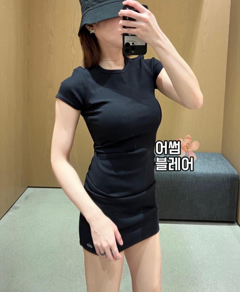 알로요가 가디스 리브드 숏 슬리브 드레스 GODDESS RIBBED SHORT SLEEVE DRESS