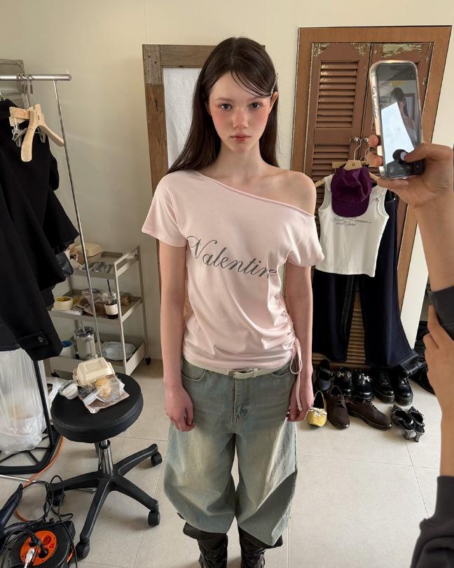 베이델리 [26S/S NEW][MADE]레나 오프숄더 셔링 반팔 티셔츠