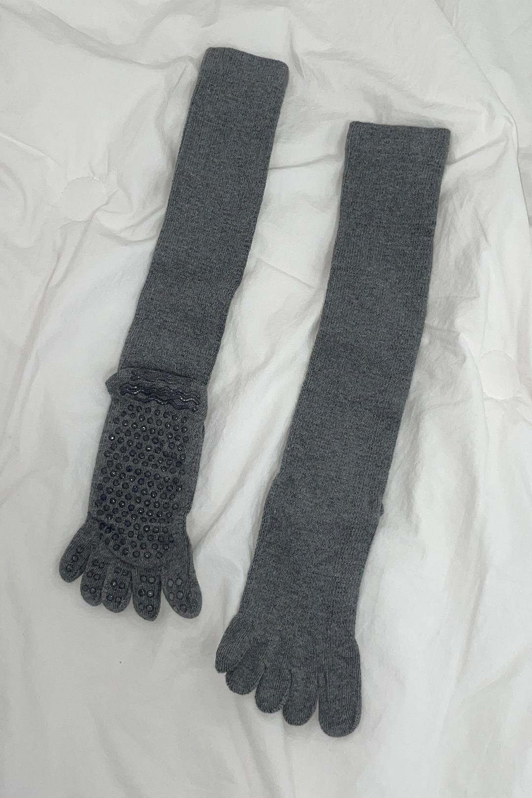 111. Elsie Toe Socks, Grey