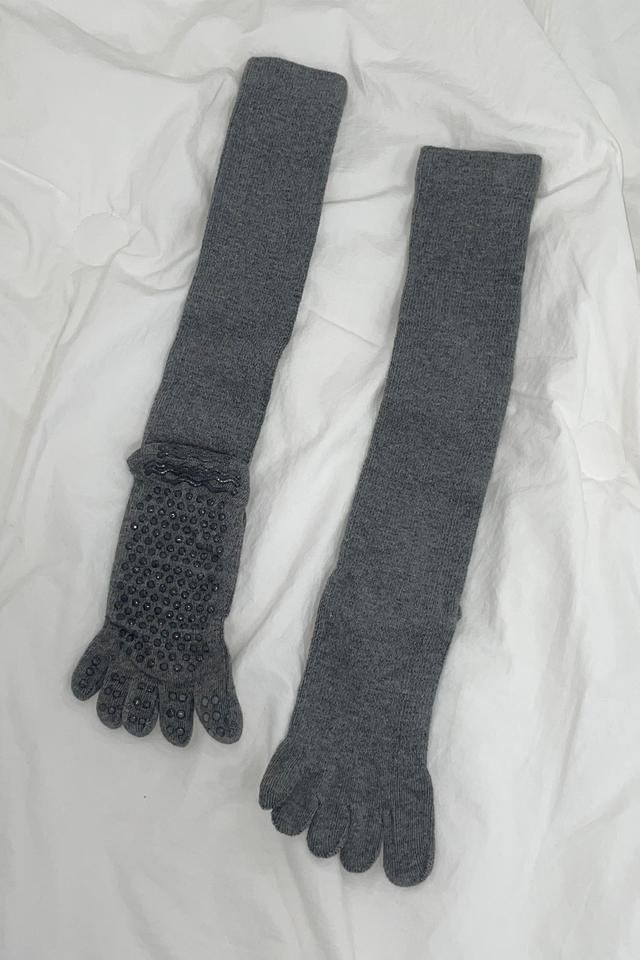 111. Elsie Toe Socks, Grey