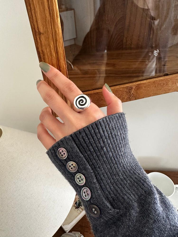 블랙 스파이럴 골뱅이 반지