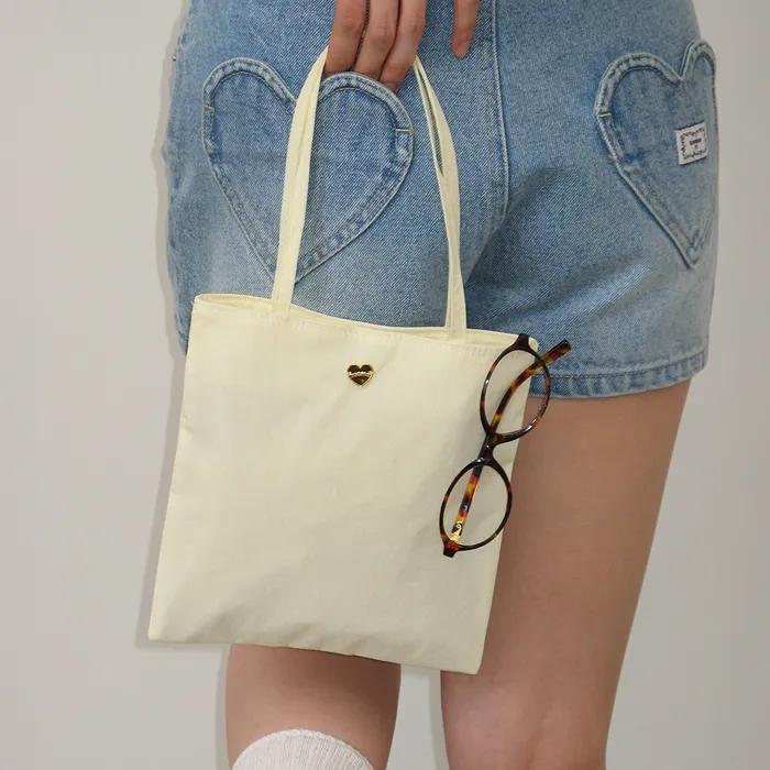 HEART SQUARE NYLON BAG CREAM