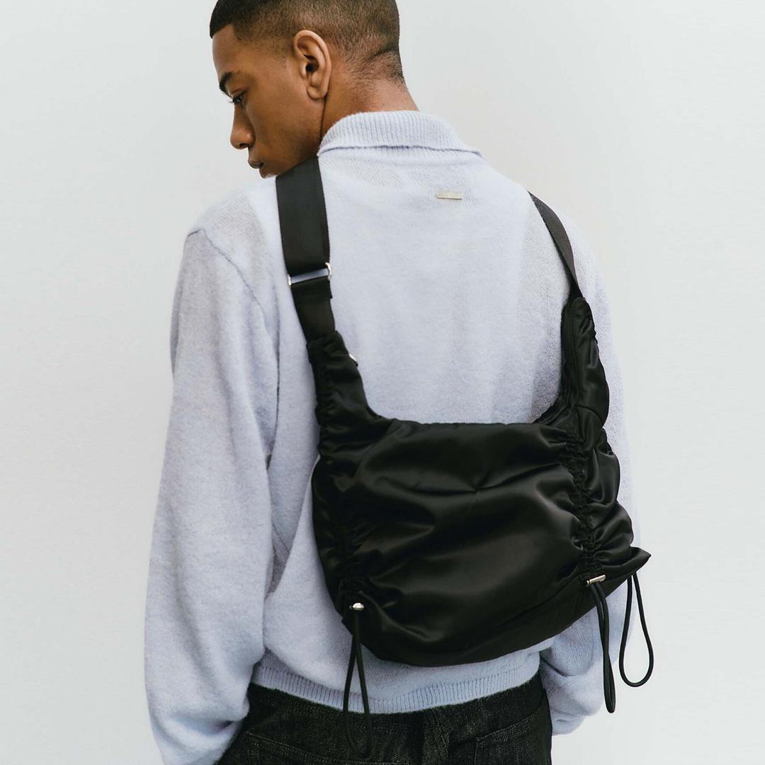 Strap Pleats Bag (Black)