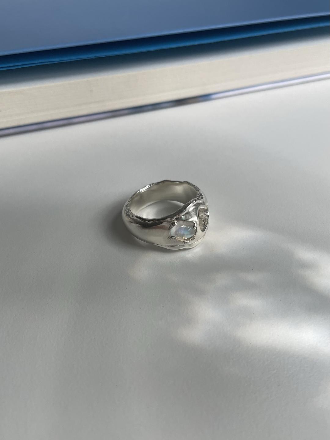 gangmool (rainbow moonstone)