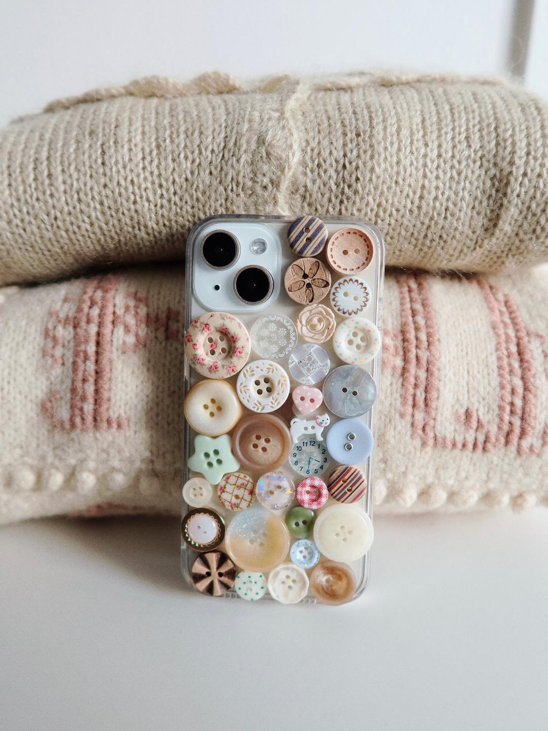 Hug of Nostalgia Button case [Cat version]