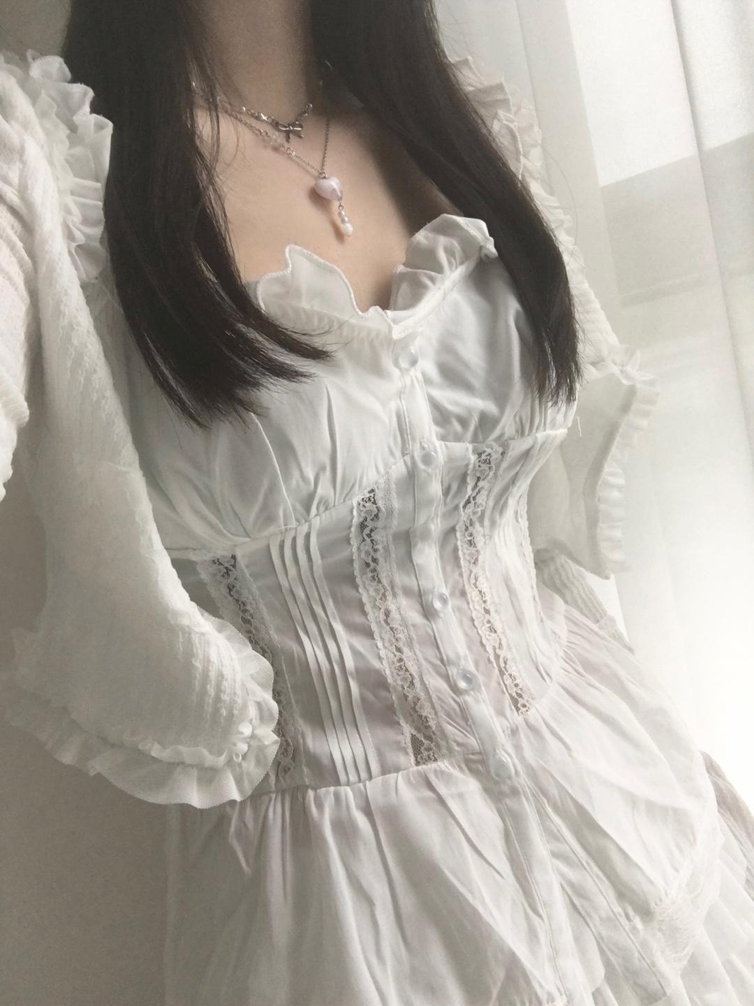 innocent girl sleeveless