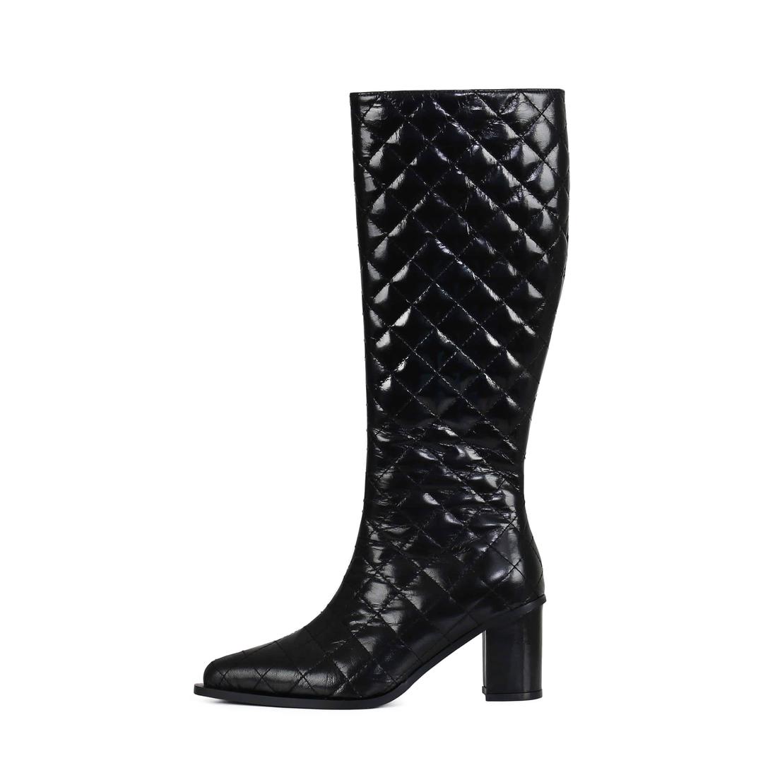 Numéro 26. Botte noire vernis matelassé