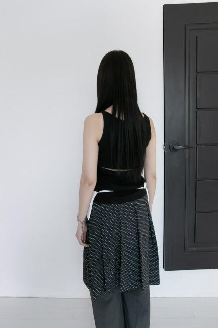 오무수히 back hole golgi sleeveless top(5colors)