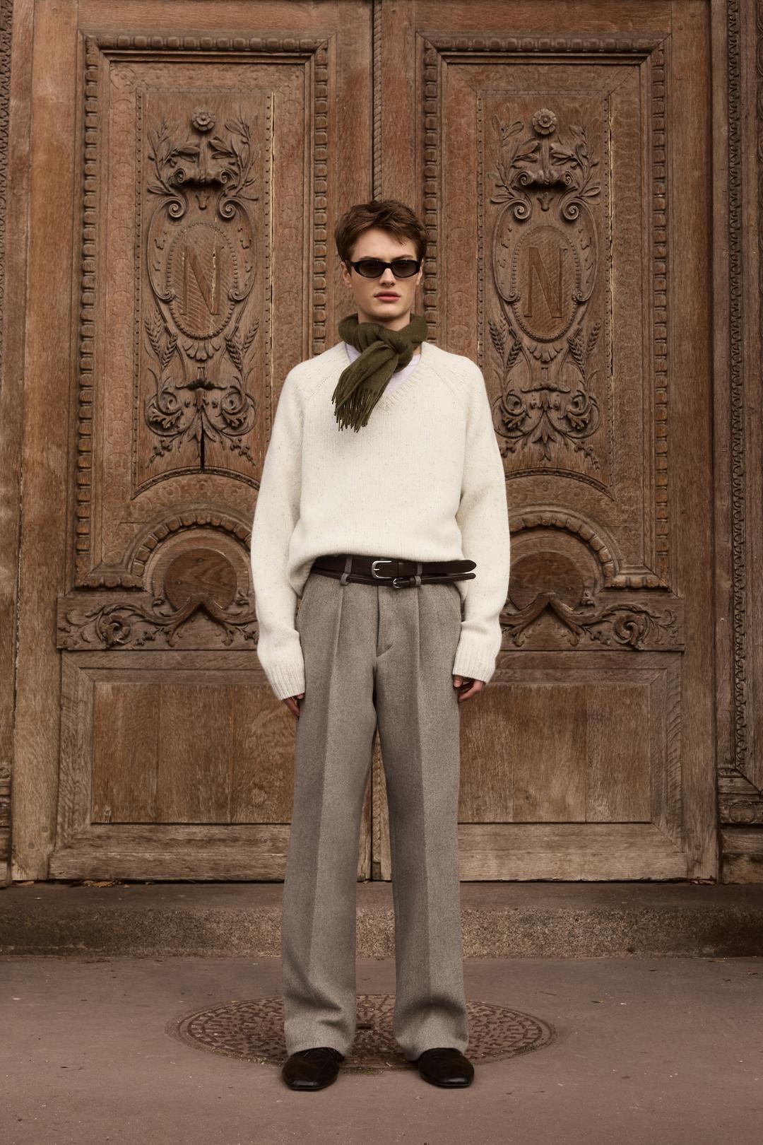 SUPER FINE WOOL V-NECK KNIT in cream (11월 28일 순차 발송)