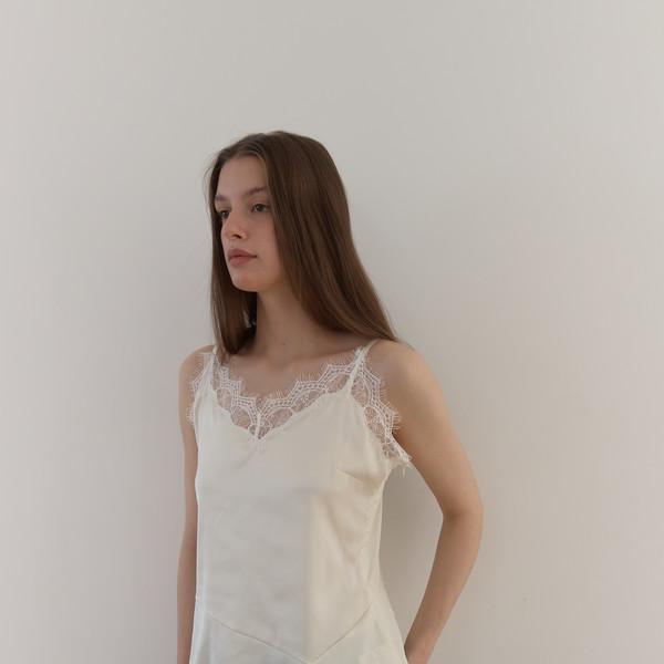 LAYERED SATIN TOP (IVORY)(5월 4일 예약배송)