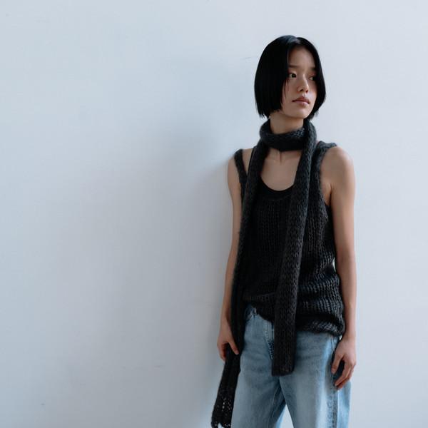 Mohair muffler (light beige / chacoal gray)