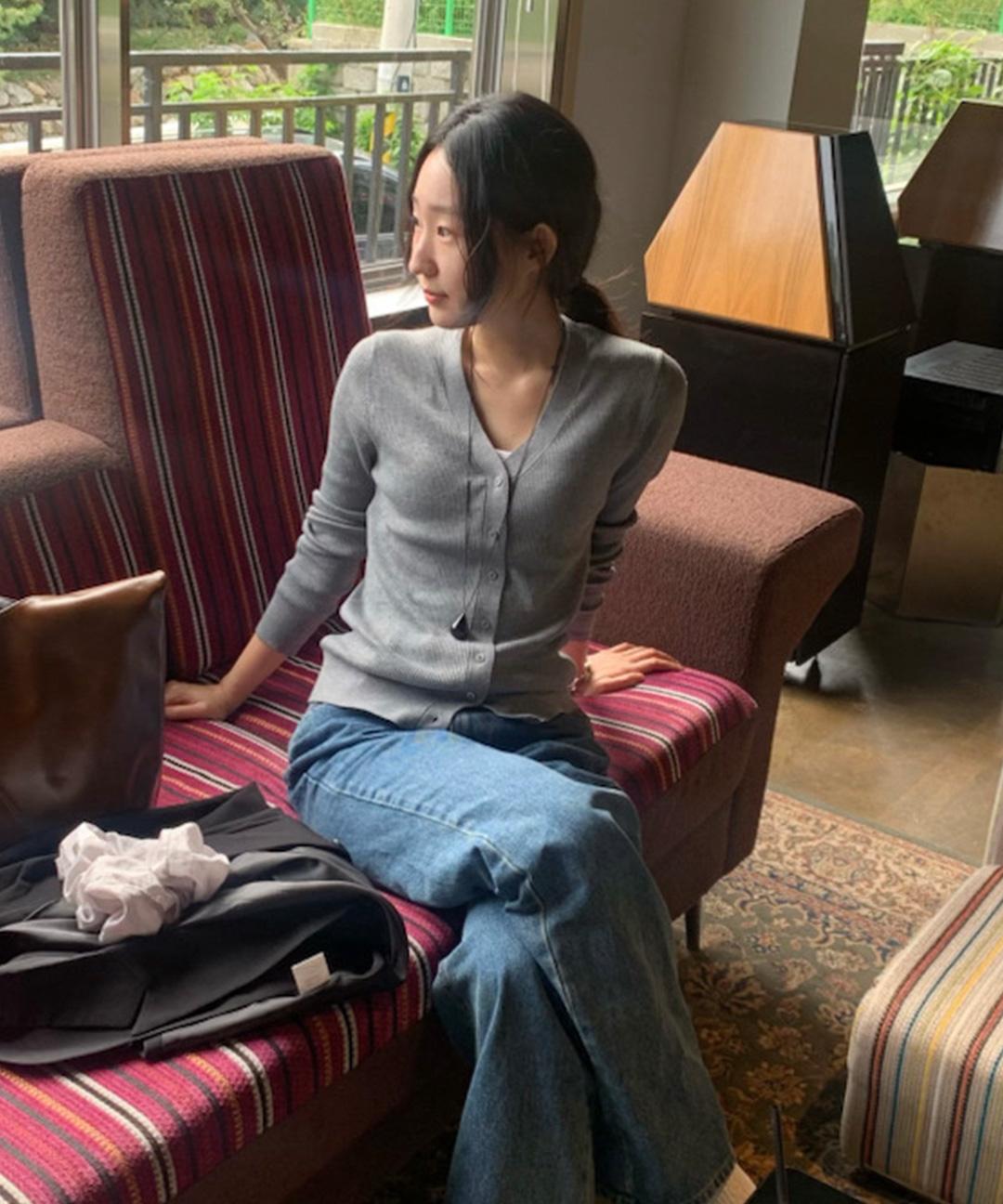 지오다노 [인플pick] 슬림핏 립 골지 V넥 긴팔 가디건 [4color] 355904