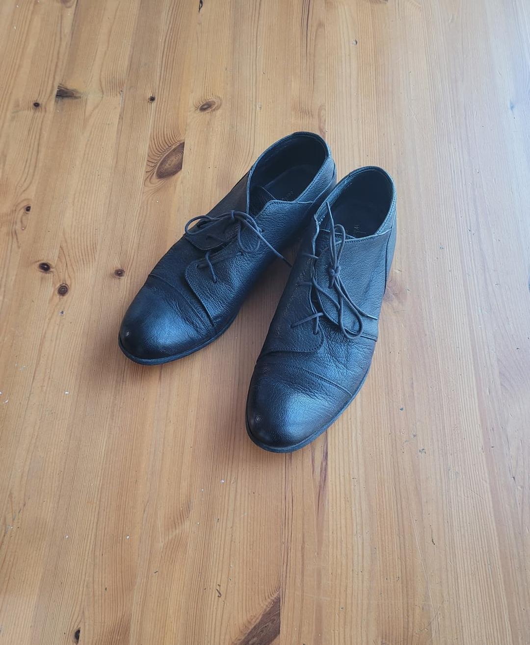 훕데두 비대칭 블랙 레더 구두 | 후루츠패밀리