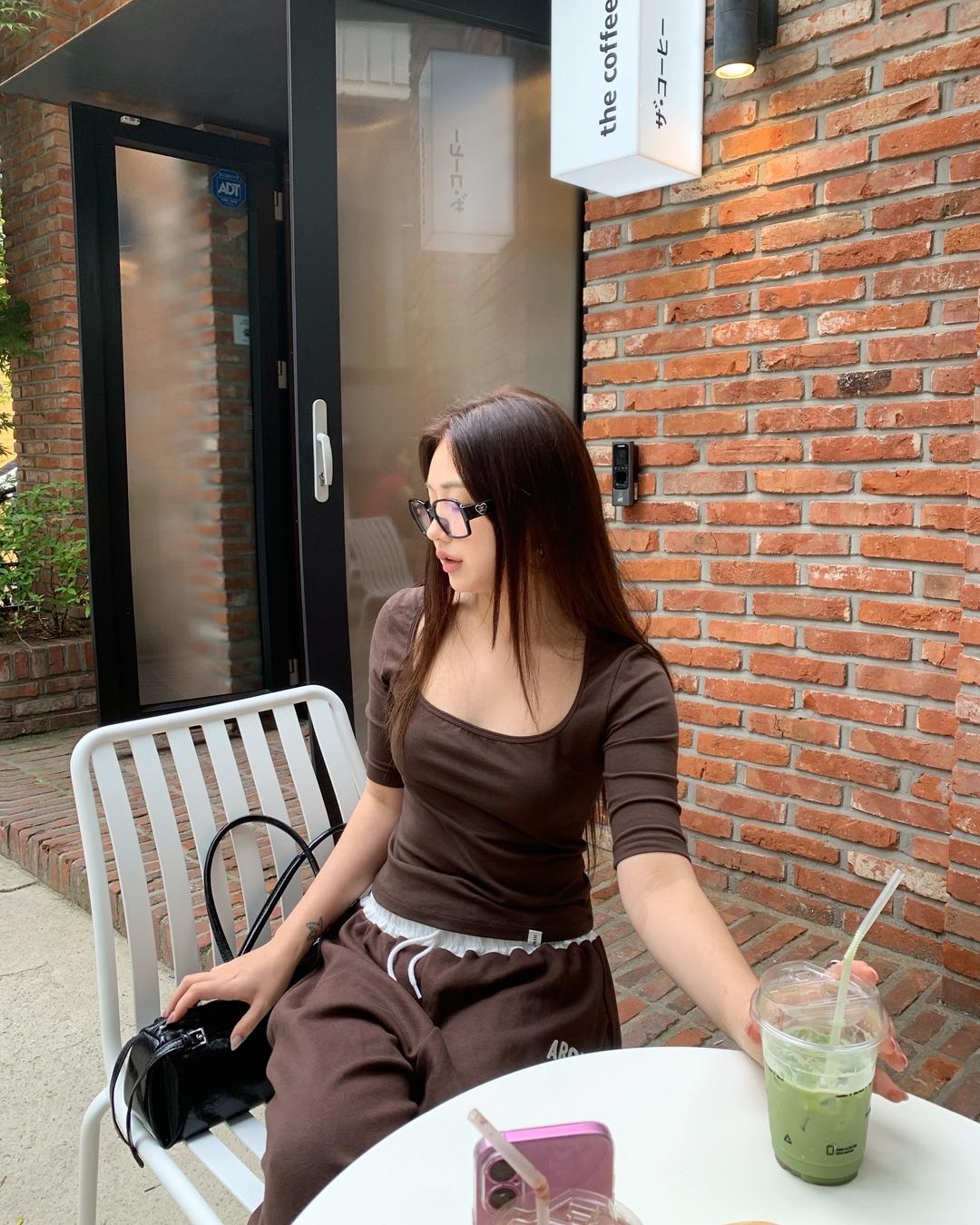 하이원스 [HWS] 여성 여름 딥 스퀘어 5부 슬림핏 티셔츠