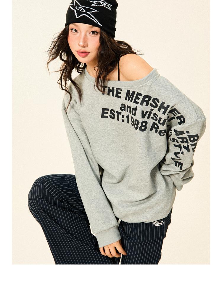 YOUNG STAGE Oblique Lettering Loose Off-shoulder Sweatshirt (2color)