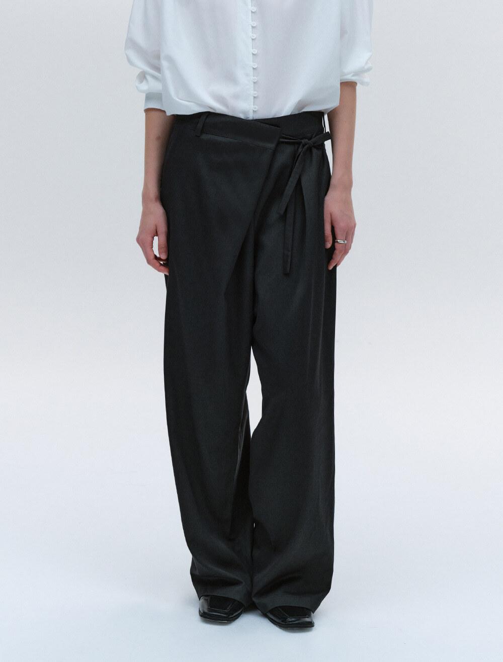 [11월24일 예약배송] UNBALANCED WRAP TROUSERS [CHARCOAL]