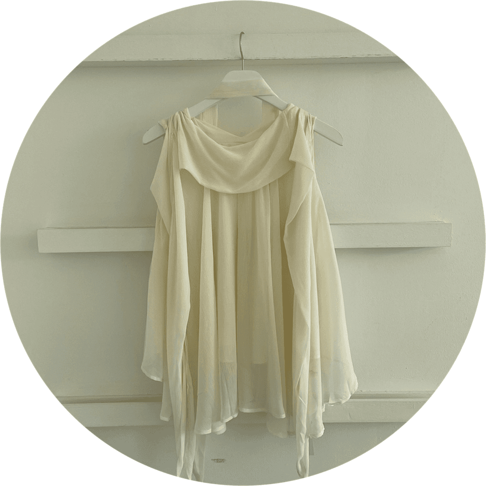 유어모어 쉬폰 홀터넥 스카프 셔링 시스루 민소매 플레어 나시 블라우스 2color 허리끈 세트 환연 현지 블라우스