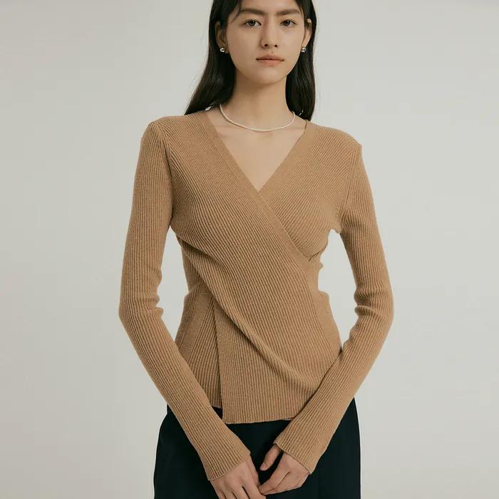 comos 764 cross V-neck knit (camel)