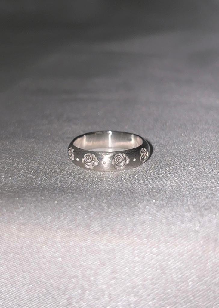 rosette pattern ring