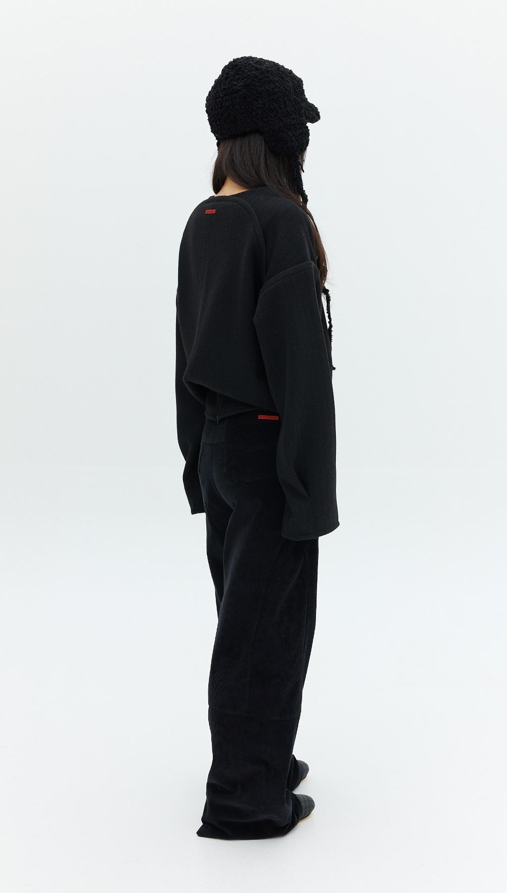 CIRCLE PIPING OVERSIZED TOP (BLACK)