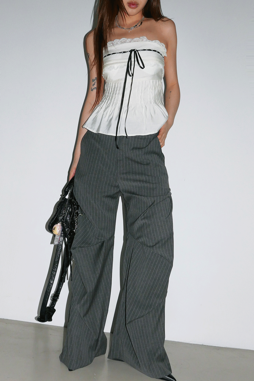 위위미유 PIN STRIPE SHIRRING PANTS / 핀 스트라이프 셔링 팬츠