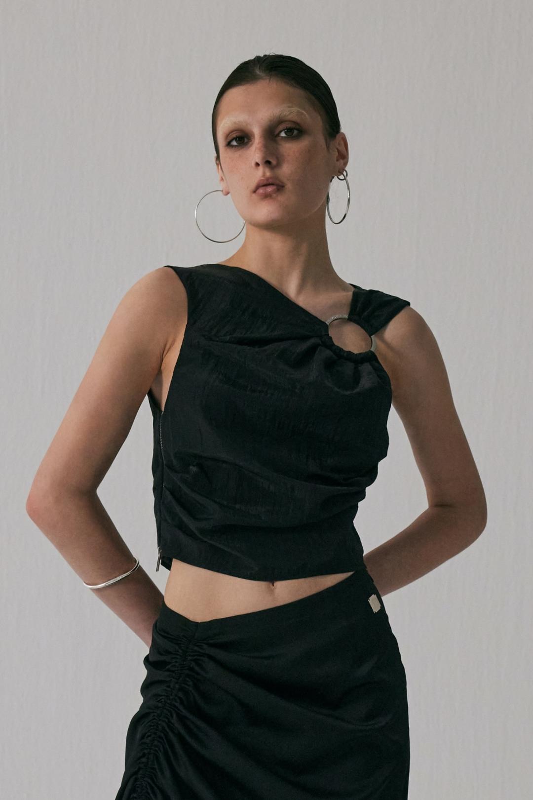 Metal Circle Drape Sleeveless [ Black ]