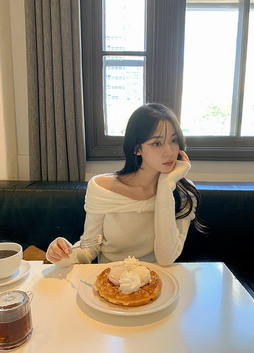 [데이트룩/하객룩] 스노우 오프숄더 니트 (2colors)