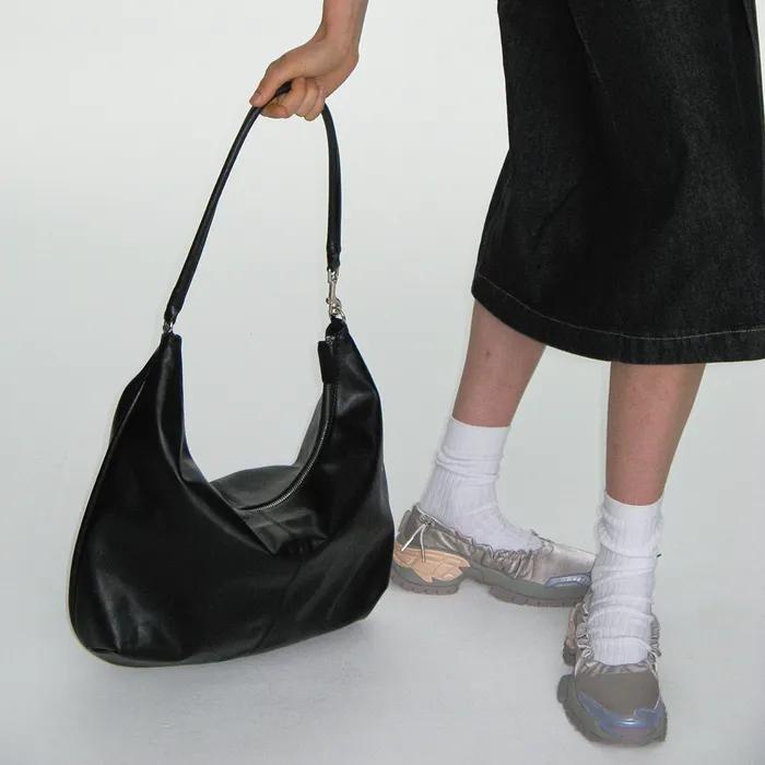 crescent bag (black)