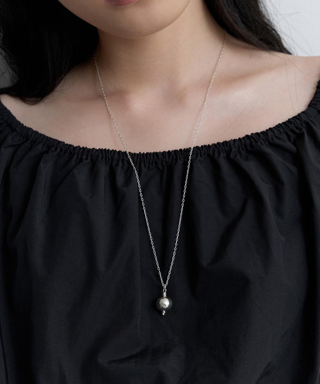 바이위켄드 On necklace