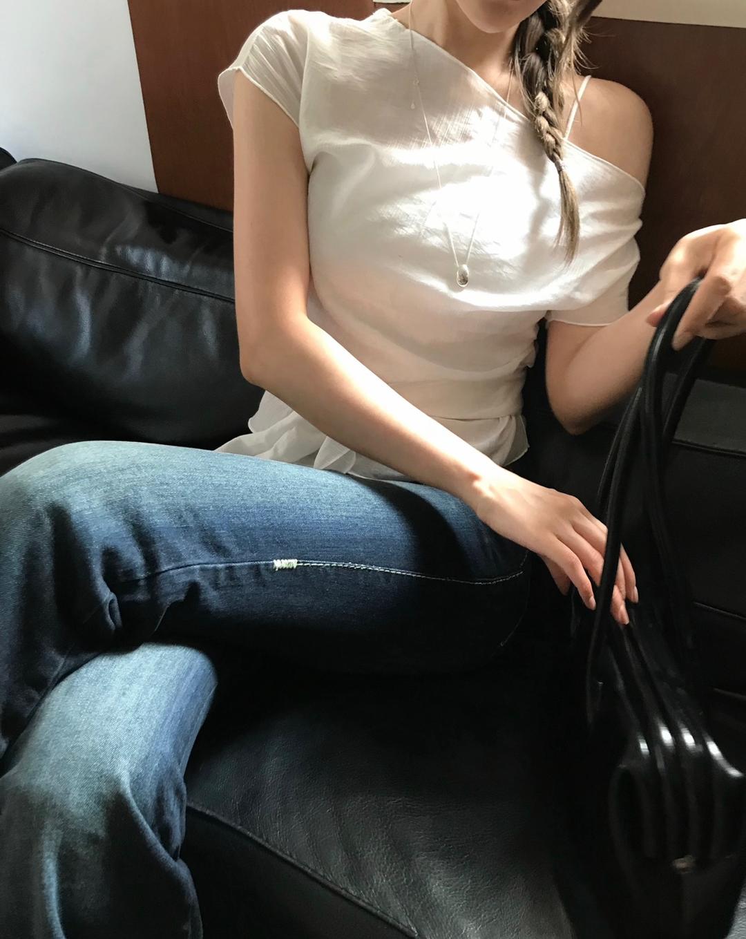 온즈 [New In] Dalia blouse (시스루 언발 오프숄더 블라우스/ 여름 하객룩,데이트룩)