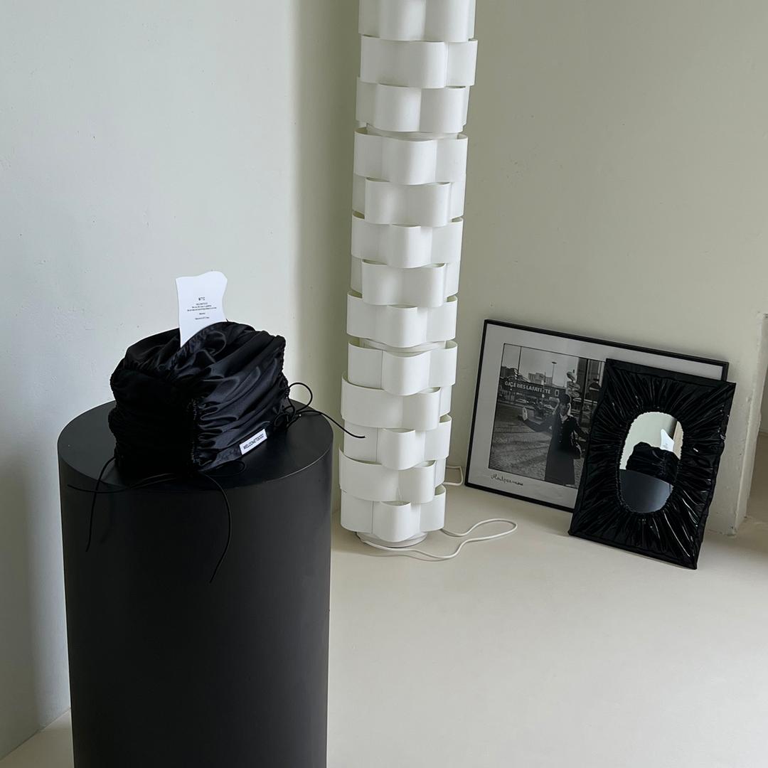 curtain call Titti. BLACK