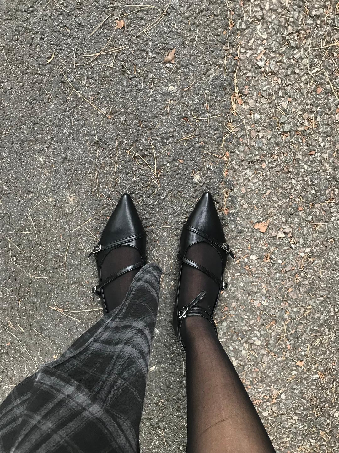 stiletto buckle flat shoes