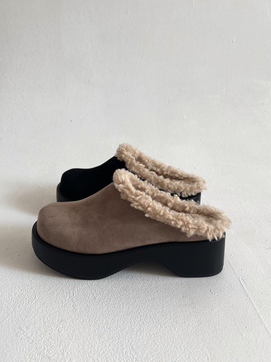 fleece platform mules (2 colors)