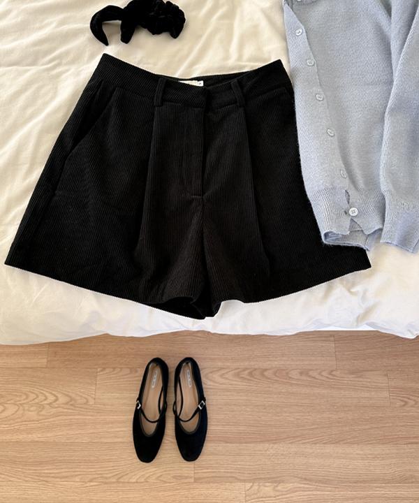 리얼코코 [단독] [봄신상/+기모ver/코듀로이/made] 노멀 핀턱 반바지 - 4 Color (골덴/하프/숏/슬랙스/쇼츠/버뮤다팬츠/출근룩/오피스룩/반바지)