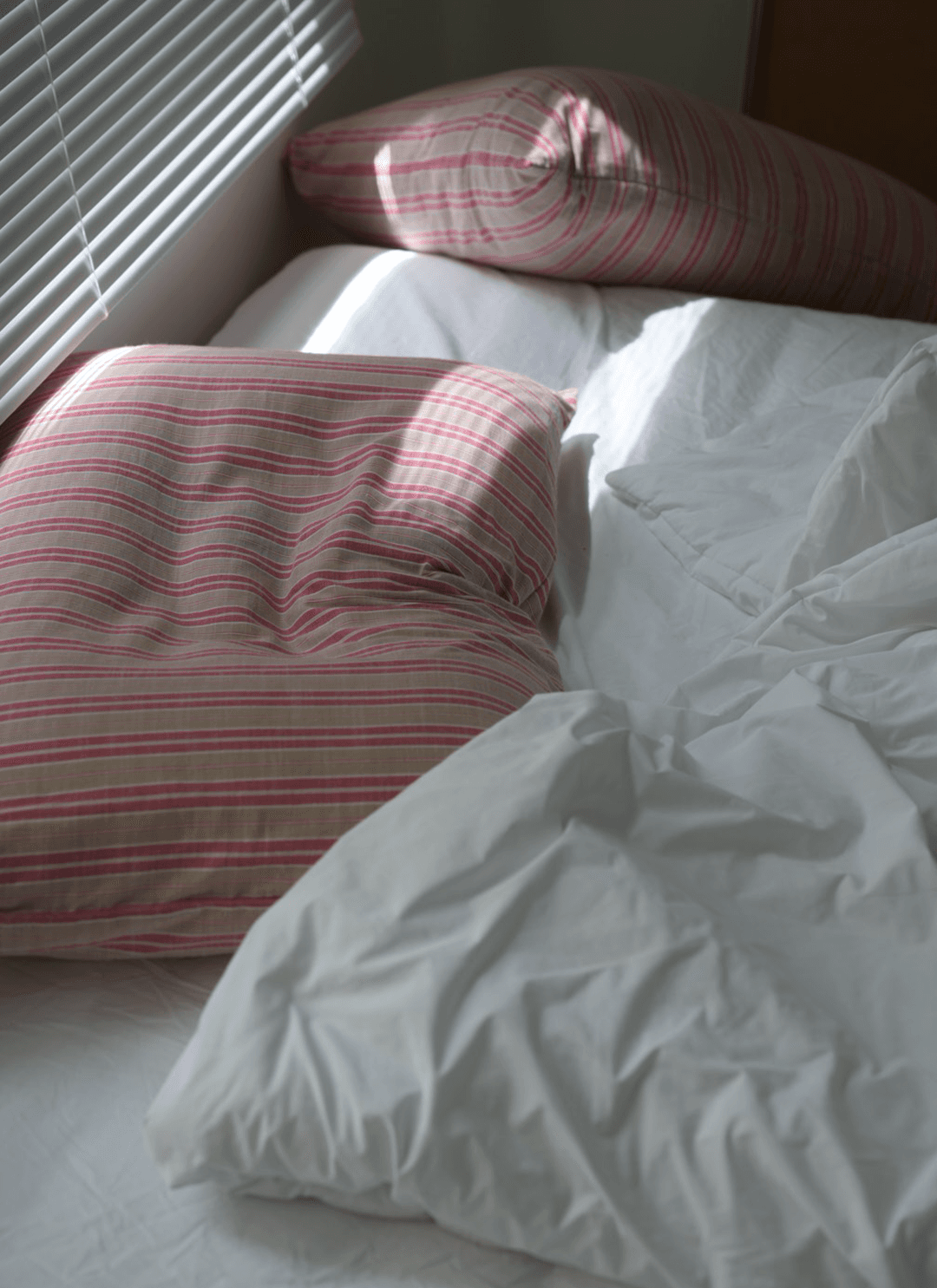 Sunlit stripe pillow cover