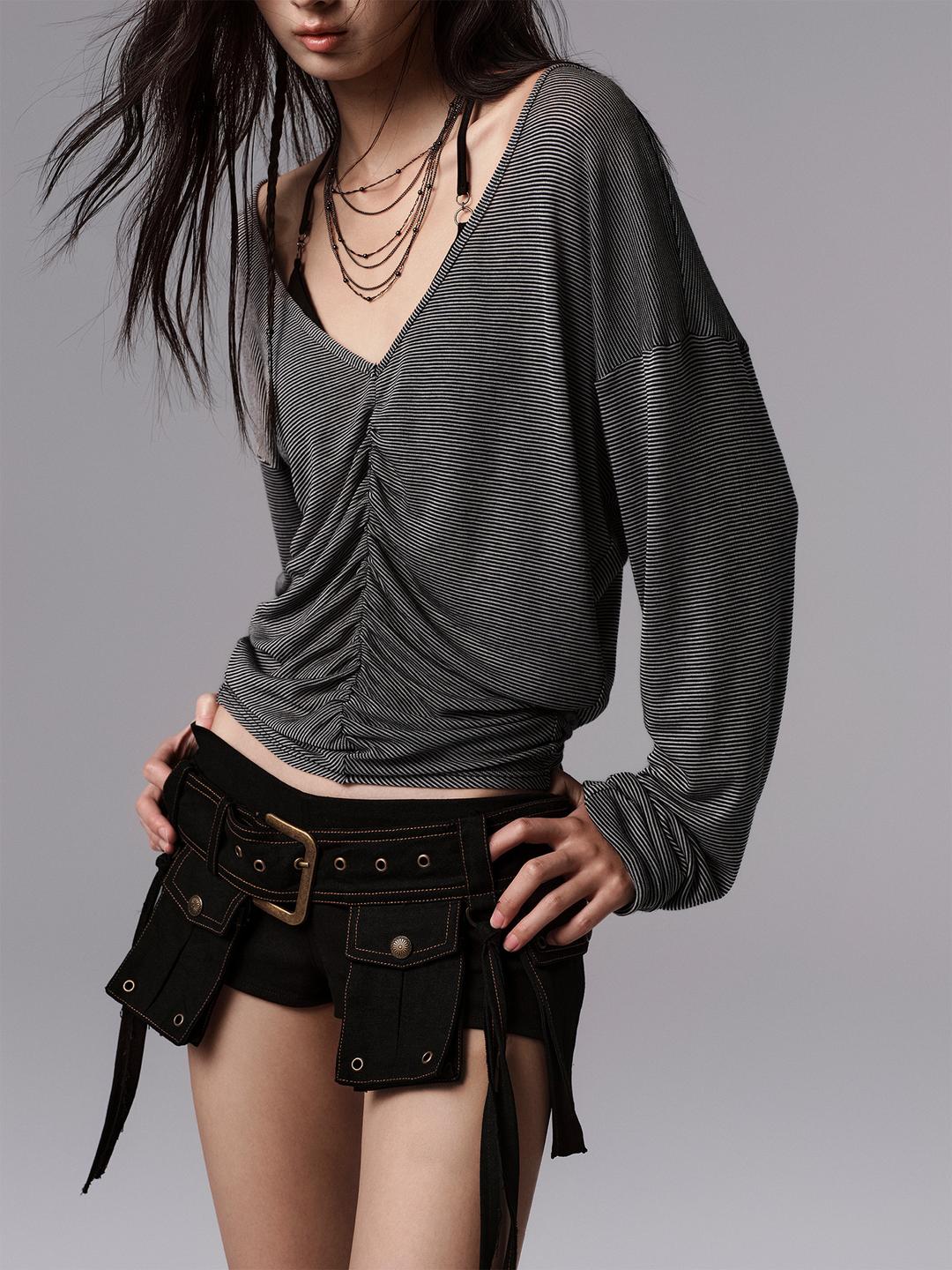 Low pixel Striped pleated V-neck long sleeve