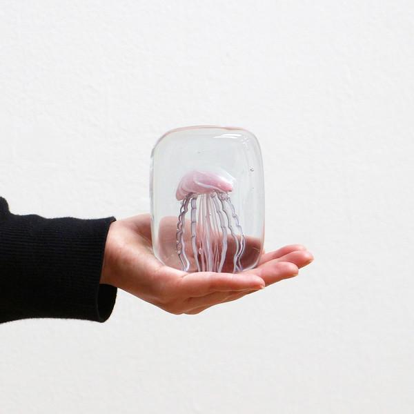 Detail Jellyfish Twisted Leg "Square / Pink"