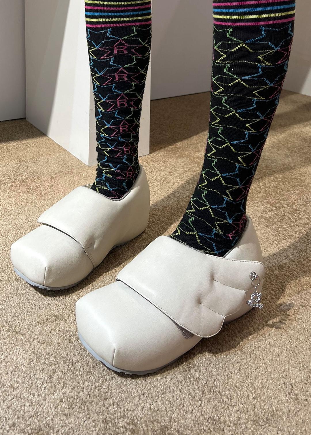 그레이프 WING PLATFORM SHOES (WHITE)
