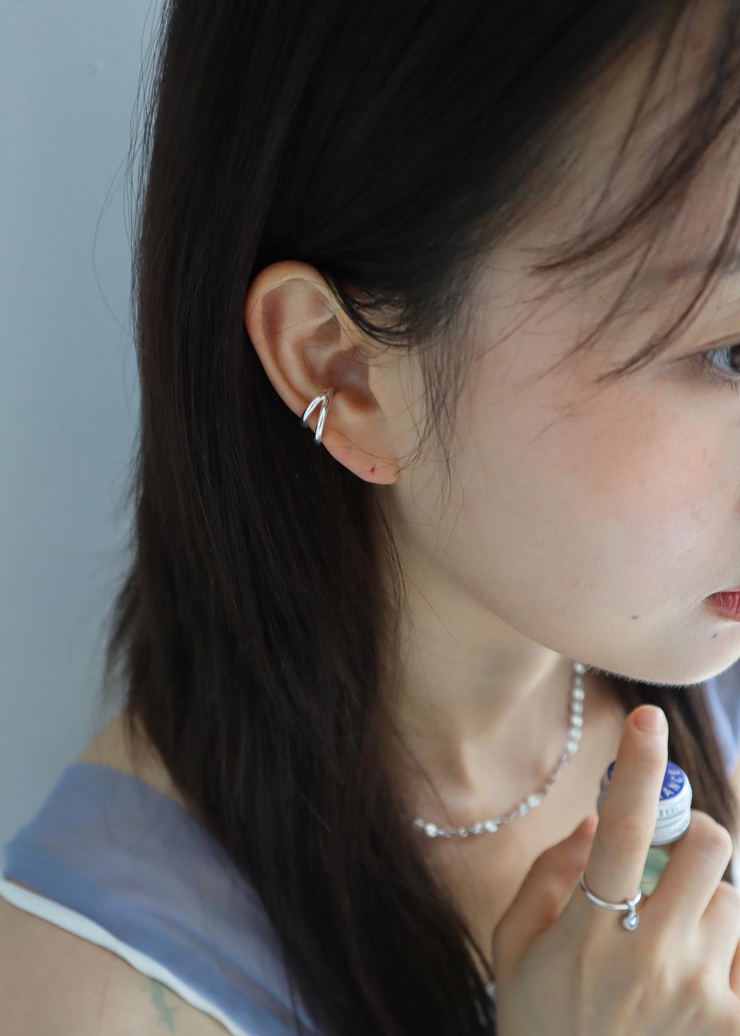Two line earcuff