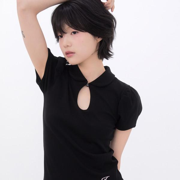 Classic Cut-out Puff Collar Top (BLACK)