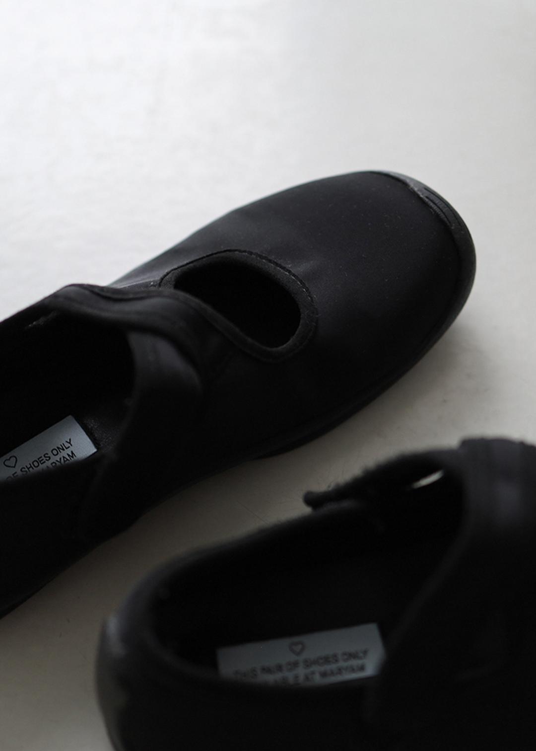 velcro cross sandal