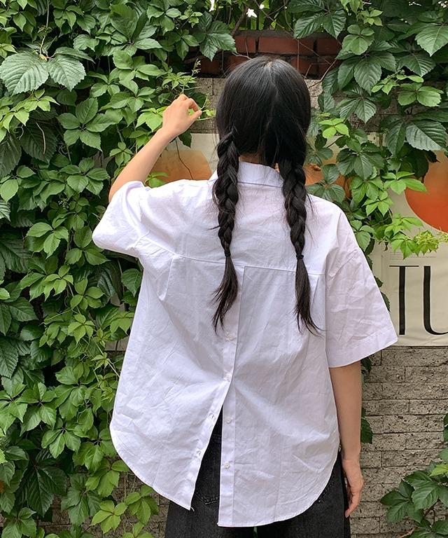 데일리쥬 [무료배송] 언넥 백버튼 트임 반팔 셔츠