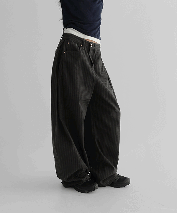 매니크 오첸 사이드 핀턱 스트라이프 코튼 팬츠